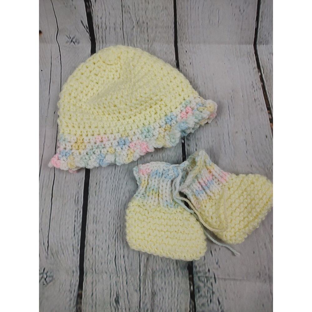 Handmade Crochet Baby Hat and Booties Set Pale Yellow Pastel Trim Newborn Knit